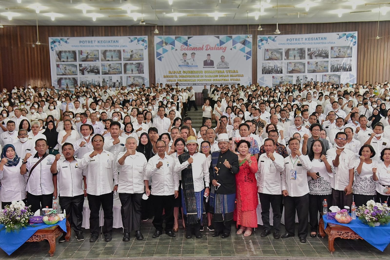 Gubernur Sumatera Utara (Sumut) Edy Rahmayadi memotivasi ribuan guru Sekolah Menengah Atas (SMA) dan Sekolah Menengah Kejujuran (SMK) se-Kota Pematangsiantar, di Aula Kampus Nommensen Jalan Sangnawaluh, Siopat Suhu, Kota Pematangsiantar, Rabu (7/9/2022). (Foto Dinas Kominfo Provinsi Sumut : Veri Ardian)