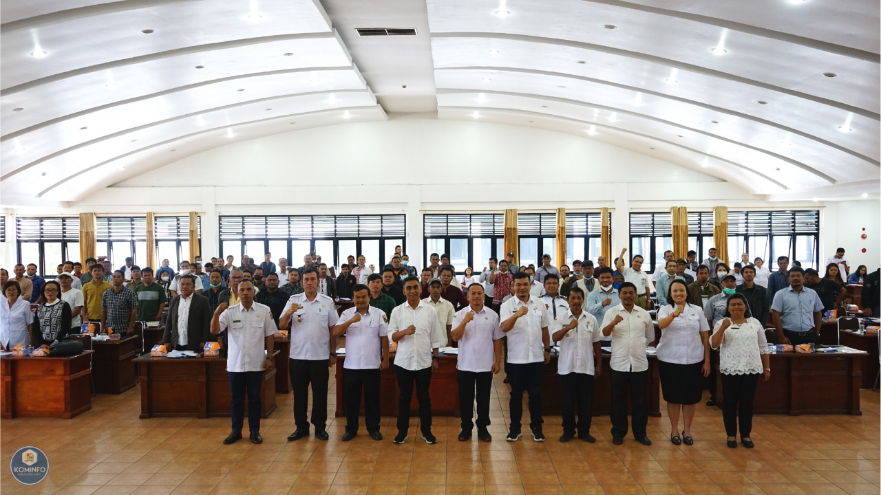 Wakil Bupati Karo Ir Theopilus Ginting hadiri acara sosialisasi Pemilihan Kepala Desa Serentak Gelombang I di Kabupaten Karo Tahun 2022 Rabu (7/9-2022)