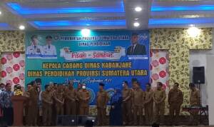 Pisah Sambut Kepala Cabang Dinas Pendidikan Kabanjahe, Dinas Pendidikan Provinsi Sumatera dari H Syahri Ginting, SPd, MM ke Drs Yeddi Efendi Sipayung, MPd di Hotel Suite Pakar Berastagi Senin (12/9-2022)