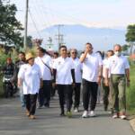 Foto : Bupati Karo bersama Forkopimda saat melaksanakan olahraga jalan lintas alam. (Foto : Dok)