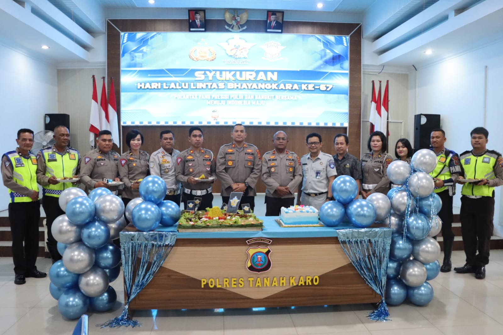 Foto : Kapolres Tanah Karo, didampingi Kasat Lantas bersama Undangan dalam HUT Lalu lintas Bhayangkara. (Foto : Dok)