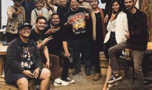 Foto : Para musisi Klask dan Rock Kabanjahe saat nampil di Kede Rebels Kabanjahe. (Foto : Dok)