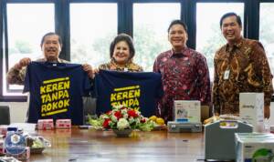 Foto : Bupati Karo bersama tim kampanye anti rokok Kemenkes. ( Foto : Dok)