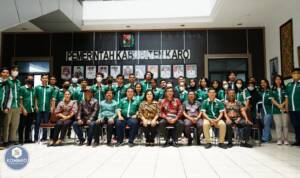 Foto : Bupati Karo didampingi Camat Berastagi saat menerima Mahasiswa KKNT USU Medan. (Foto : Dok)