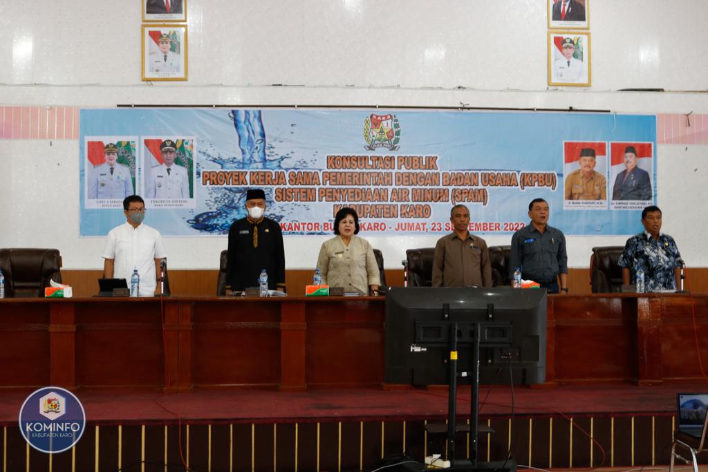 Foto : Bupati Karo bersama stake holder terkait saat membuka acara. (Foto : Dok)