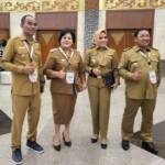Foto : Bupati Karo, Cory S Sebayang saat berfoto.bersama kepala daerah lain di acara tersebut. (Foto : Dok)