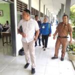 Foto : Kepala Sekolah SMA Negri 6 Binjai bersama Ketua SMSI Binjai-Langkat Siswanto Ihsan SE didampingi Penasihat SMSI Binjai -Langkat Bunda Linda Herdiana Br Sitompul dan Ketua Komite Perdy Yupa, diabadiakn saat meninjau lokasi kawasan Sport Center. (tabloidpolmaspoldasu.com/Ist)