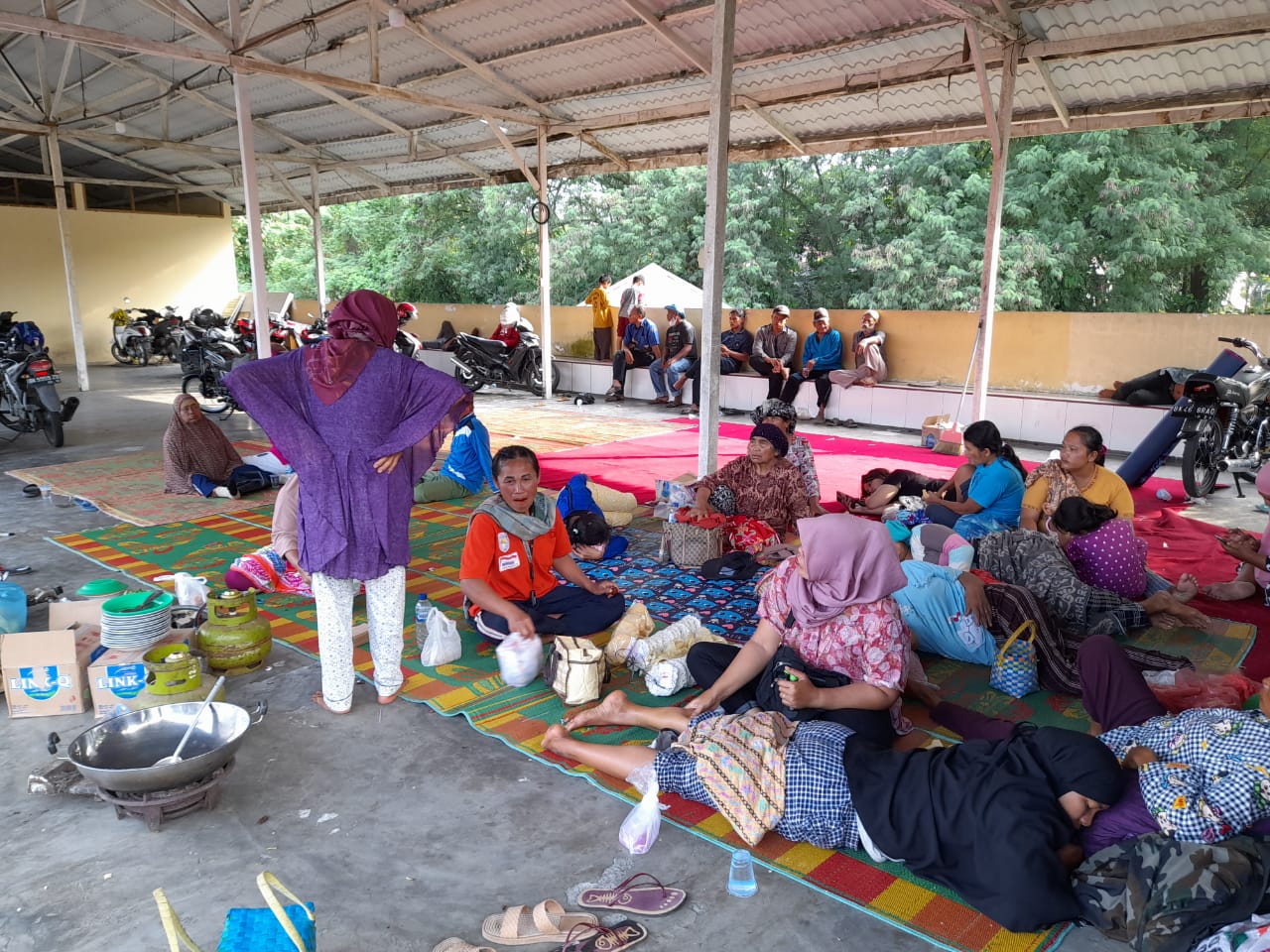 Foto: Petani KSU Mekar Jaya saat nginap di Mapolres Binjai meminta kepastian hukum