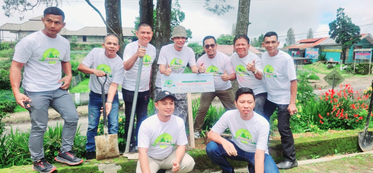 Foto: Kanan Ketua Serikat Media Siber Indonesia (SMSI) Binjai-Langkat Siswanto Ihsan SE, bersama Insan Pers dan Keluarga Besar SKK Migas-SKKS saat diabadikan dalam acara Media Gathering 2023.